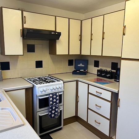 Kb99 Comfy 2 Bedroom House In Horsham, Pets Very Welcome With Easy Links To London And Gatwick Bagian luar foto