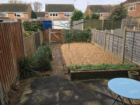 Kb99 Comfy 2 Bedroom House In Horsham, Pets Very Welcome With Easy Links To London And Gatwick Bagian luar foto